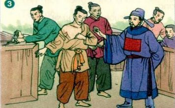 nha-vua-va-doi-chan-dau